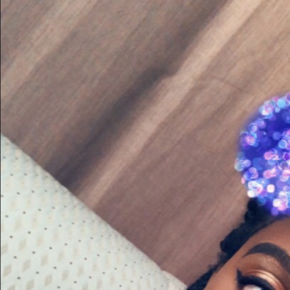 Meet your Posher, Naima